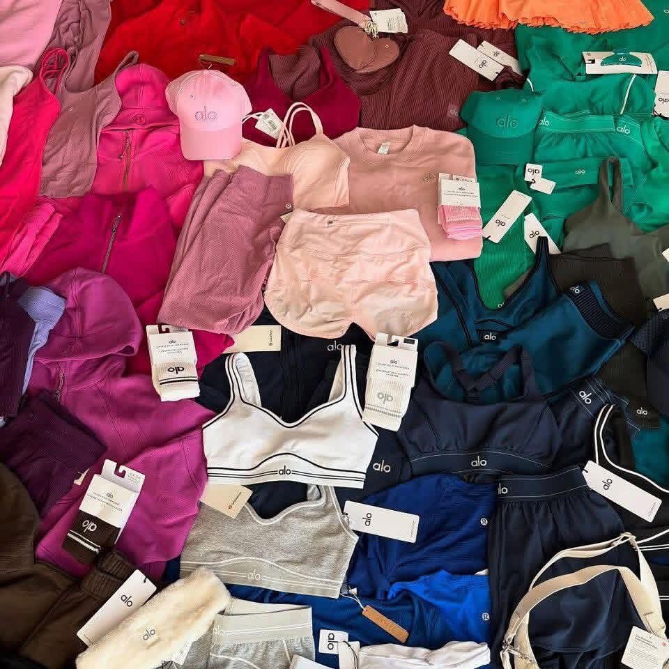 Alo yoga clothing pallet.